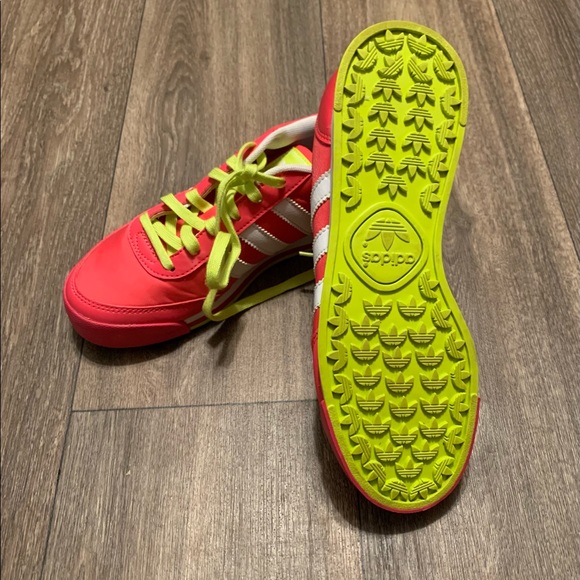 Adidas Orion 2
ADIDAS Orion Pink White Neon, Sz 4 - Picture 6 of 8